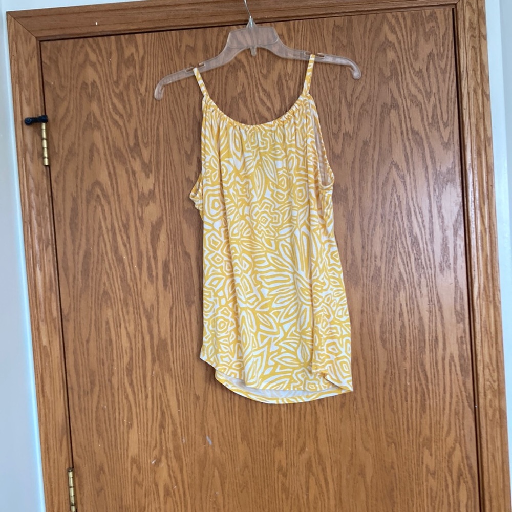 Yellow and white size large tee